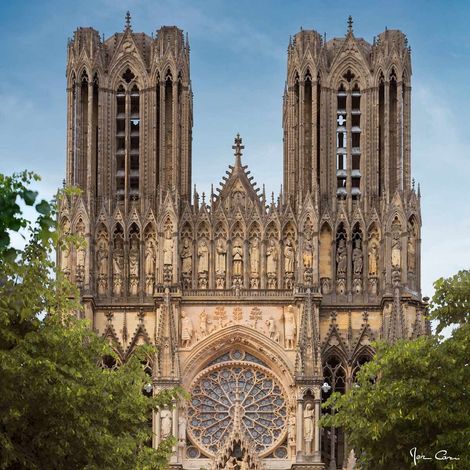 Tableau sur toile détail cathédrale de Reims 65x65 cm - Impression sur Toile Murale Décorative - Image imprimée en HD sur Toile - Toile sur Châssis en Bois FSC - Fabriqué en France (1/4)
