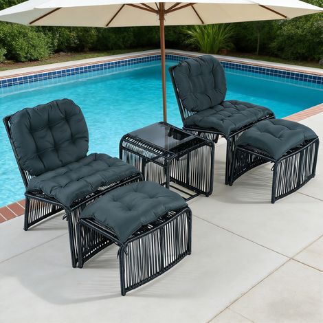 Set da giardino 5 pezzi in resina intrecciata con tavolo, 2 sedie e 2 sgabelli, mobili da esterno con cuscini e piano in vetro temperato, per balcone e terrazza, nero