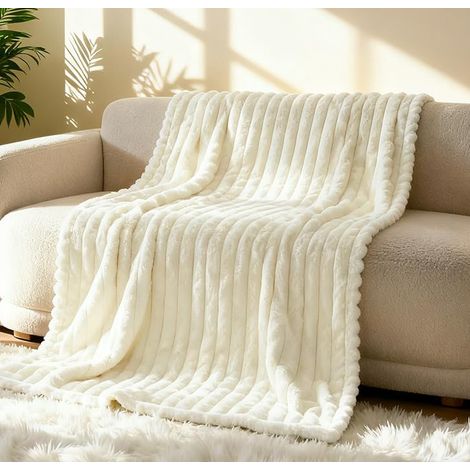 Couverture Douillette, 150 x 200 cm Couverture en Flanelle épaisse Couche et Confortable, Flanelle en Microfibre, Jeté de Canapé Chaude et Douce Blanc, pour canapé et lit, Chambre à Coucher, Bureau (1/4)