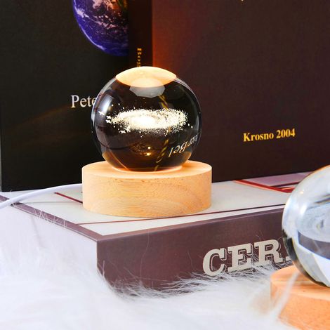 Lampe de nuit à boule cristal LED 3D - Globe lumineux gravé avec socle bois naturel - Blanc, diamètre 6 cm (1/5)