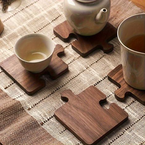 Lot de 4 sous-verres puzzle en bois rétro : fond isolant pour tasses, tapis de table résistant à la chaleur, parfait pour bureau, bar, décoration maison, indispensable pour événements festifs (1/5)