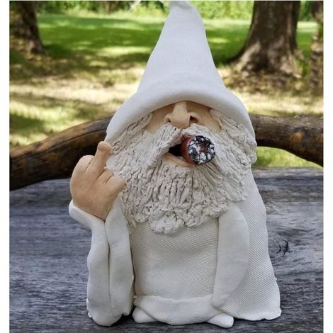 Gartenzwerg, rauchend, 3D, aus Kunstharz für den Außenbereich mit ausgestrecktem Mittelfinger, humorvolle Dekoration für den Innen- und Außenbereich (1/5)