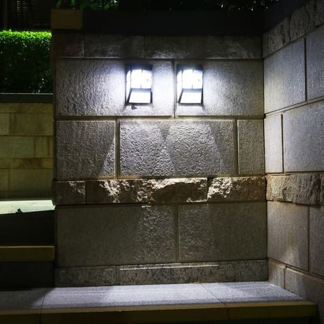 Appliques murales solaires à 2 LED pour extérieur, étanches, à énergie solaire, pour éclairage décoratif de jardin, allée ou clôture. Allumage/extinction automatique. (1/4)