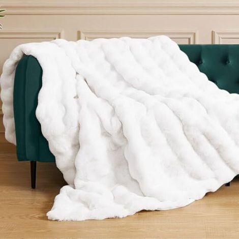 Coperta soffice e vaporosa, 130 x 160 cm, bianca, coperta a bolle, coperta di peluche, coperta in pelliccia sintetica, plaid per divano, plaid confortevole, coperta (1/5)