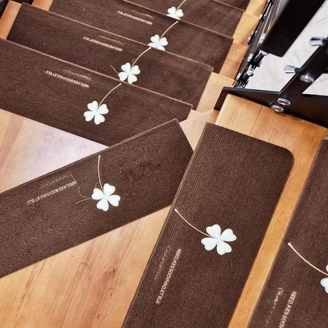 Lot de 4 tapis d'escalier antidérapants pour intérieur, 55 x 22 x 4,5 cm, adaptés aux enfants, aux personnes âgées et aux animaux domestiques (1/5)