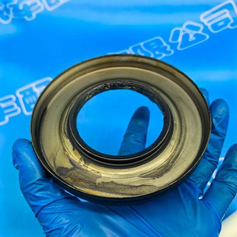 38189-1LB0A is suitable for the rear differential oil seal of a Nissan Patrol Y62 (6011322.6). (1/4)