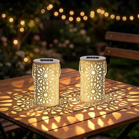 Lampe solaire extérieure pour jardin, lot de 2 lanternes solaires en métal, éclairage LED solaire extérieur, lanternes suspendues étanches avec piquets au sol pour balcon, allée, table, camping, décor (1/5)