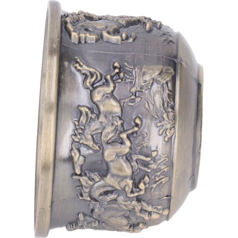 Les verres à vin individuels couleur bronze et les tasses à thé en alliage de zinc constituent d'excellents cadeaux. (1/5)