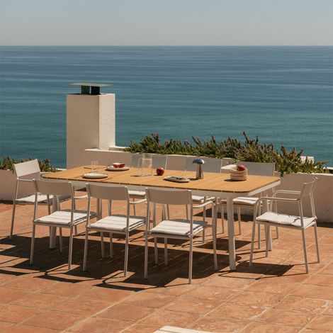 Set de mesa rectangular 240-300x100 cm extensible en aluminio Mareiran y 8 sillas de jardín apilables en acero Tossa SKLUM       