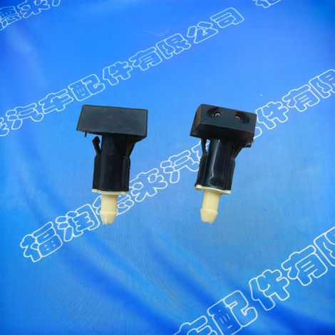 Suitable for Nissan Tiida, Livina, Sylphy, and D50: Front hood washer nozzles and windshield washer nozzle accessories. (1/4)