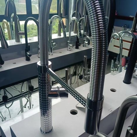 Cross-border trade kitchen faucet, universal telescopic rotating sink/vegetable basin high-pressure pull-out hot and cold water faucet - electroplated model