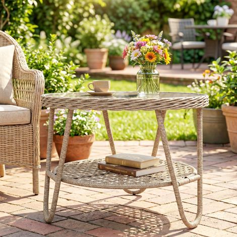 Tavolino da giardino in rattan per esterni, tavolino laterale da giardino con ripiano, piano in vetro temperato, 65x65x50 cm, giallo