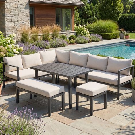 Set da tavolo per il giardino, 9 posti, configurazione angolare, tubi di acciaio zincato, tavolo con superficie in plastica-legno, include tavolo, panche, sedie e sofa, color beige.