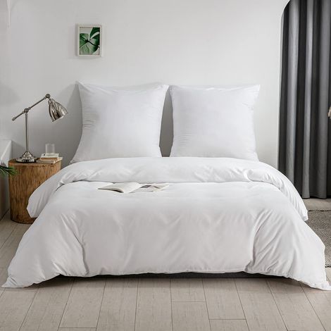 Lot de 2 Housses de Couette en Microfibre brossée avec embrasses à Fermeture éclair + taies d'oreiller de 80 x 80 cm avec Fermeture à Rabat (Blanc, 240 x 220 cm + 80 x 80 cm x 2 pièces) (1/5)