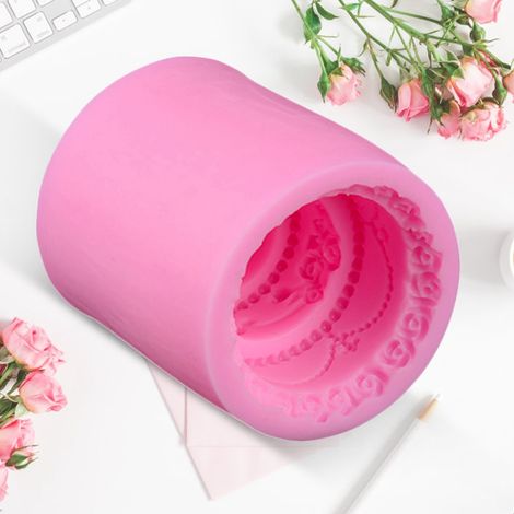 Moule décoratif en silicone pour la confection de puddings, de fondants, de gâteaux et de savons. (1/5)