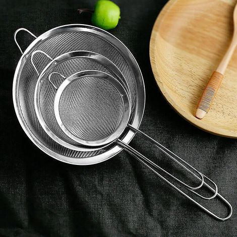 Tamis / Passoire Lot de 3 7 cm, 12 cm et 18 cm Acier inoxydable de qualité marine Maille très fine Résistant aux températures extrêmes Bords non coupants Anticorrosion B (1/5)