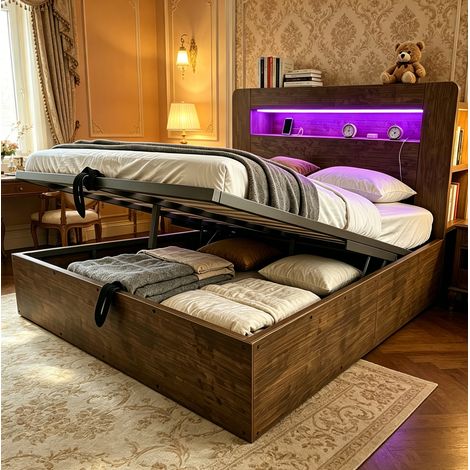 Letto contenitore moderno in legno 140x200 cm, testiera con ripiani, LED e prese integrate, apertura idraulica