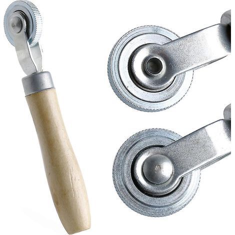 Neues Reifenreparaturwerkzeug für Pkw und Lkw: Nährolle mit Holzgriff. (1/4)