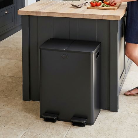 Poubelle de cuisine en acier inoxydable à 2 compartiments (2 x 20 L), à pédale, avec couvercles à fermeture amortie et seau amovible, noire. (1/5)