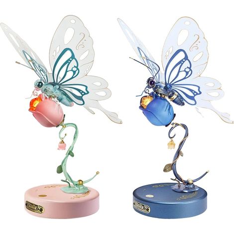 Farfalla meccanica, design interattivo, estetica ispirata alla natura, rosa e blu (1/2)