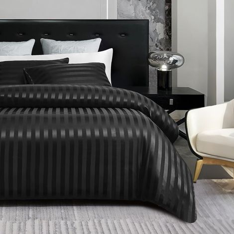 Housse de Couette 220x240cm Satin Noir Brillant Satin Rayé Parure de Lit 220x240 Doux Soyeux Soie Linge de Lit 2 Personnes Adulte avec Fermeture Éclair et 2 Taie d'oreiller 65x65 (1/5)