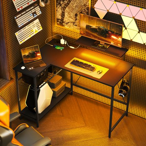 Eck-Gaming-Schreibtisch mit LED-Beleuchtung, Steckdosen, Monitorständer und Ablage, Schwarz