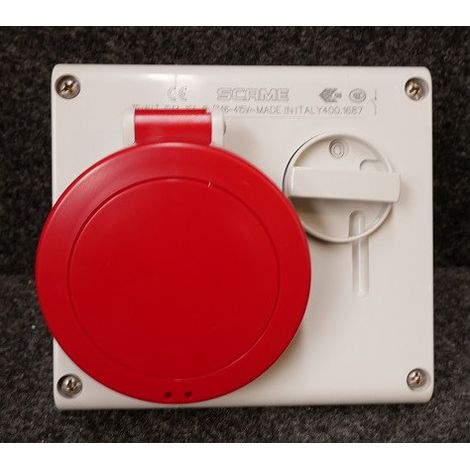 Prise socle à encastrer verrouillable 3P+N+T 16A femelle clapet rouge 346-415V 50/60Hz 136x125mm 6h étanche IP44 (1/4)