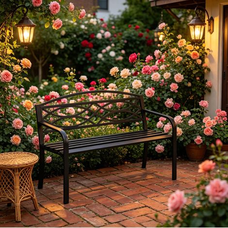 Banco de jardín de metal negro con respaldo y reposabrazos, resistente a la intemperie (1/5)