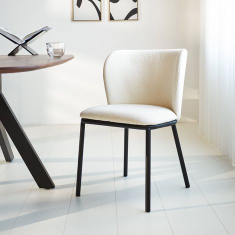 Chaise de salle à manger blanche en tissu bouclé Tess - Sans (1/5)
