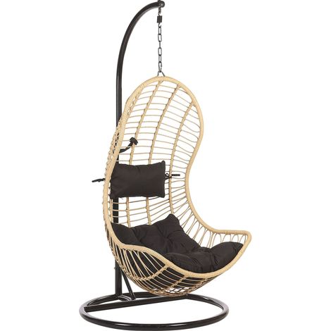 Fauteuil Suspendu Design en Rotin Beige avec Support en Acier Noir et Coussin Assorti Idéal pour Salon ou Terrasse au Style Boho et Moderne Beliani