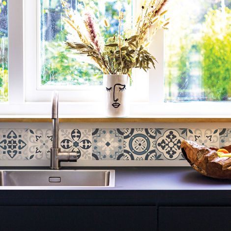 Frise décorative adhésive, borgatella bleu, motif de carreaux de ciment ancien, 9 cm X 300 cm (1/2)
