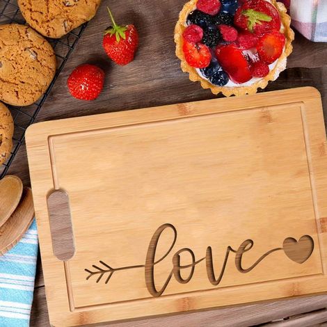 Planche à découper "LOVE" – Message amour gravé, cadeau unique (1/5)