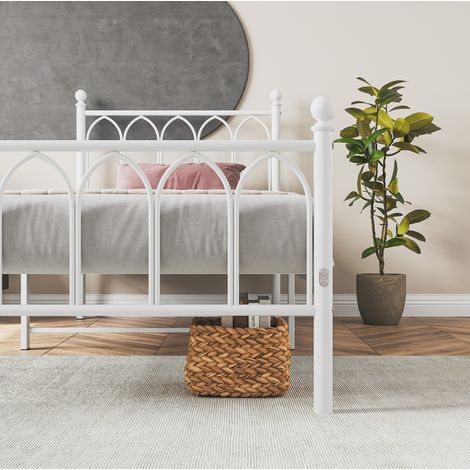 Letto 90/200 cm in metallo bianco con testiera alta, spazio sottoletto e doghe incluse (1/5)