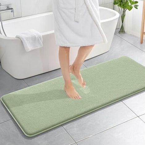 Tapis de bain épais en mousse à mémoire de forme 150 x 51 cm, vert sauge – Absorbant, séchage rapide, antidérapant, lavable en machine, compatible avec salle de bain, baignoire et douche (1/5)