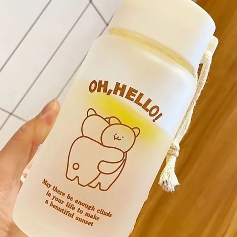 Gourde en plastique de style coréen pour les élèves du primaire, design créatif, incassable, portable, facile à tenir à la main et ornée d'un ours en peluche. (1/5)