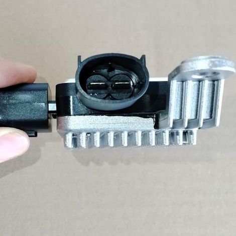 25385-G2000 is a resistor for Hyundai and Kia radiator fans. (1/5)