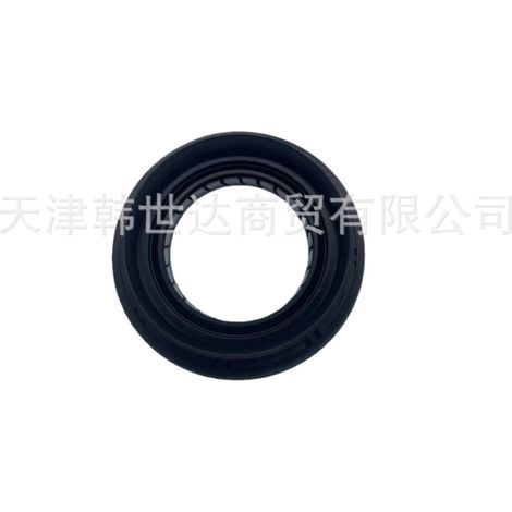 4524526210 is a crankshaft front and rear oil seal suitable for Hyundai and Kia automobiles. (1/4)