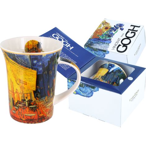 Taza de porcelana de Van Gogh en la terraza de un café por la noche, ideal para tomar el té como regalo. (1/3)