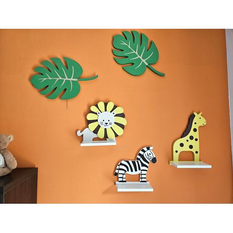 Ein Set aus Regalen, Dekorationen und einer Lampe im Safari-Stil (1/5)