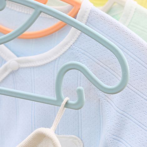 Cintres en plastique pour vêtements d'enfants, cintres épais pour vêtements de bébé, cintres à nœud papillon pour bébés et jeunes enfants, lot de 10, nœud papillon bleu. (1/5)