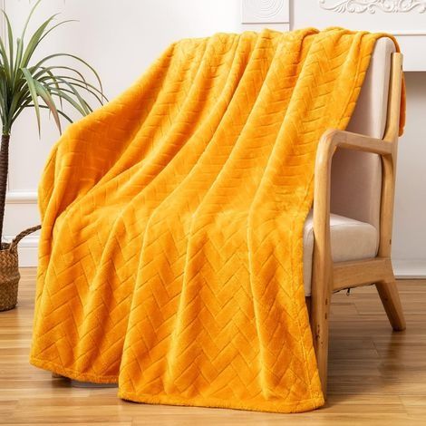 Kuschelige Fleecedecke, Sofaüberwurf in Queen-Size, weiche und flauschige Dekodecke fürs Sofa – bequem und leicht, Gelb, 127 x 152 cm (1/4)