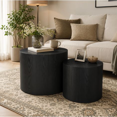 Set di 2 tavolini rotondi impilabili, Ø38xH33 cm e Ø48,5xH38,5 cm, in MDF nero, con piedini antiscivolo. (1/5)