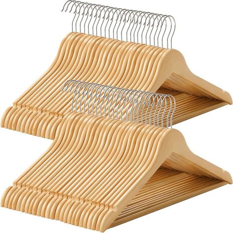 Lot 50 cintres bois Songmics, crochets pivotants 360°, encoches antiglisse + barre pantalon, couleur bois et argent (1/5)