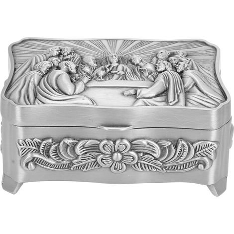 Un joyero de estilo vintage con superficie grabada con motivos florales y un diseño de la Última Cena en relieve. Cuenta con separadores internos y una tapa de aleación de zinc resistente a la corrosi