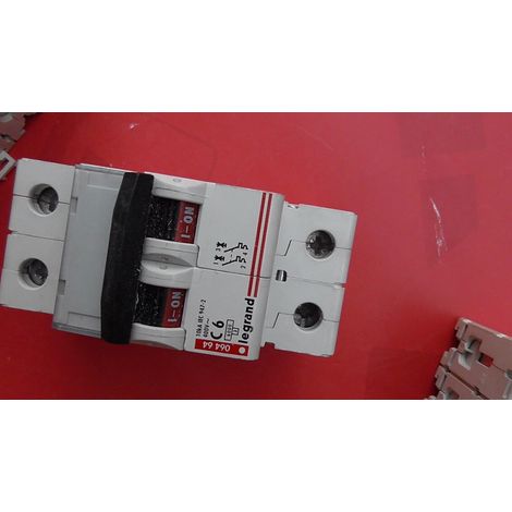 DISJONCTEUR 2P 2 Poles C6 6A LEGRAND 064 64