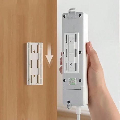 5 supports multiprises auto-adhésifs sans perçage : organisateur mural en plastique durable et amovible avec crochets, économe de place pour la maison et le bureau (1/5)