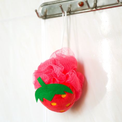 Weicher Peeling-Körperschwamm, erdbeerförmiger Duschhandschuh aus Netzgewebe, farbenfrohe Reinigungsbürste, Badezimmeraccessoire zum Peelen und Reinigen der Haut. (1/5)