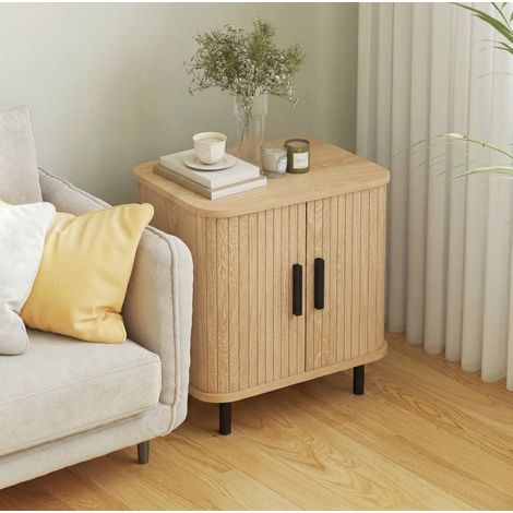 Mesita de noche de madera color roble con puertas correderas acanaladas y patas de acero (1/5)
