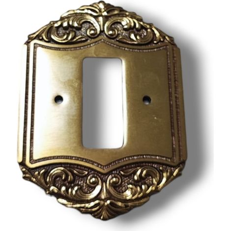 Placca in ottone modello Medicea 1P per interruttore Bticino