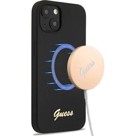 Funda rígida Guess GUHMP13MLSLMGBK para iPhone 13/14/6.1, color negro/negro, de silicona con logo dorado y MagSafe. (1/5)